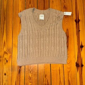 Abercrombie & Fitch Sweater Top. Size Large. New with Tags.